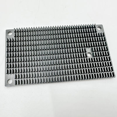 Bearbeitungsteile hohe Präzision CNC schwärzen gekerbten Aluminiumendverstärker-Kühlkörper