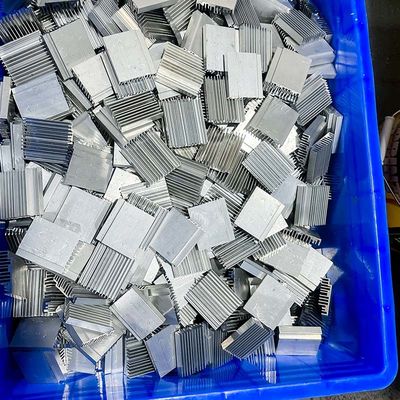 Anodisiertes kundenspezifisches Aluminiumverdrängungs-Profil, das für Fenster maschinell bearbeitet