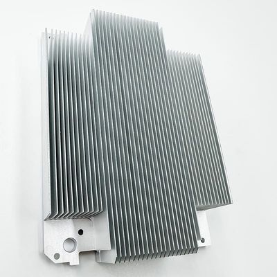 Kundenspezifische Bearbeitungsteil-Aluminiumkühlkörper CNC für Schienen-Durchfahrt