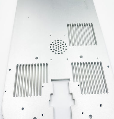 Abdeckung Aluminiumlegierungs-Rückseite CNC maschineller Bearbeitung, die Oxidations-one-stop Service sandstrahlt