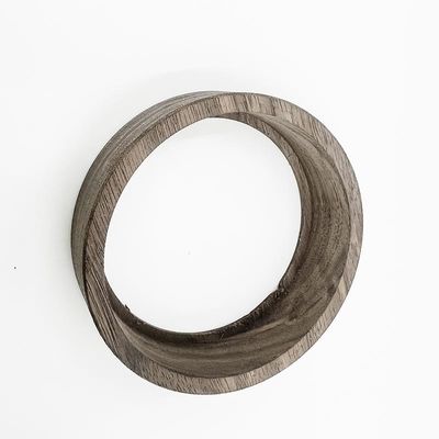 Hölzerner schneller Prototyp, der schwarze Walnuss-Tabellen-Kalender-Basis maschinell bearbeitet