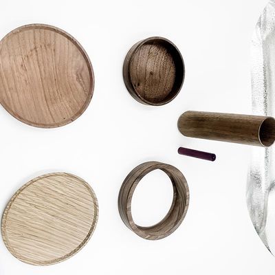 Hölzerner schneller Prototyp, der schwarze Walnuss-Tabellen-Kalender-Basis maschinell bearbeitet